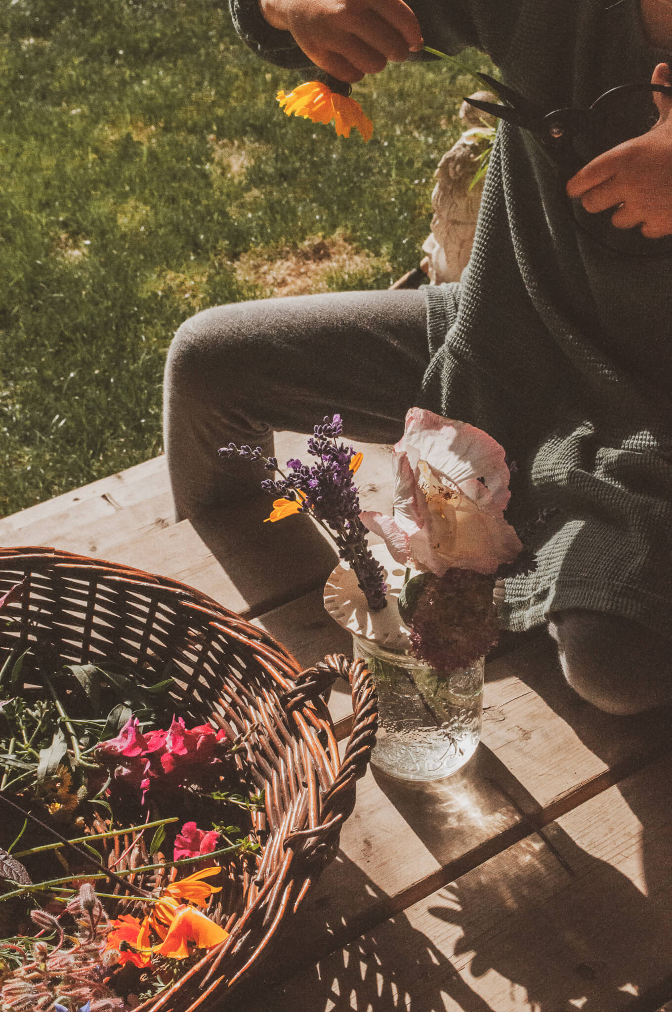 Flower Frog + Peony Bouquet Workshop (JUNE 8th)